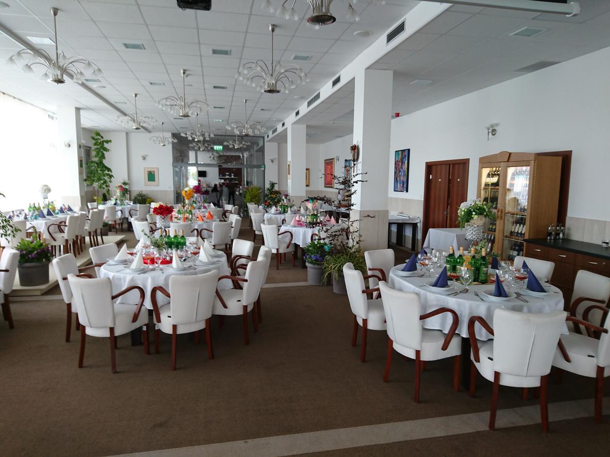 Hotel Limba CTT Tvrdosin Exterior foto